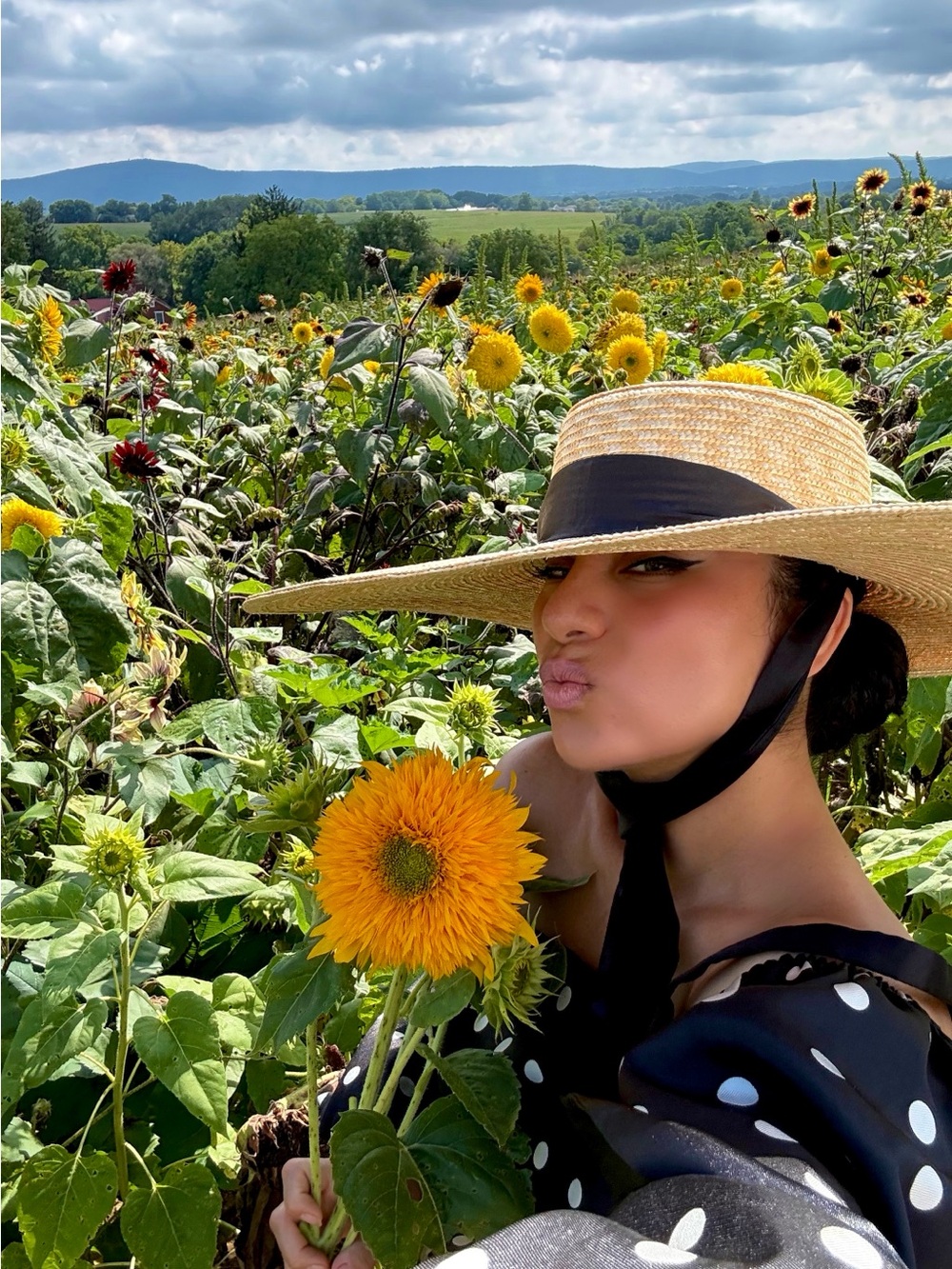 Very Wide-brimmed Straw Hat With Chin Strap Ribbons, Summer Wide-brimmed Hat